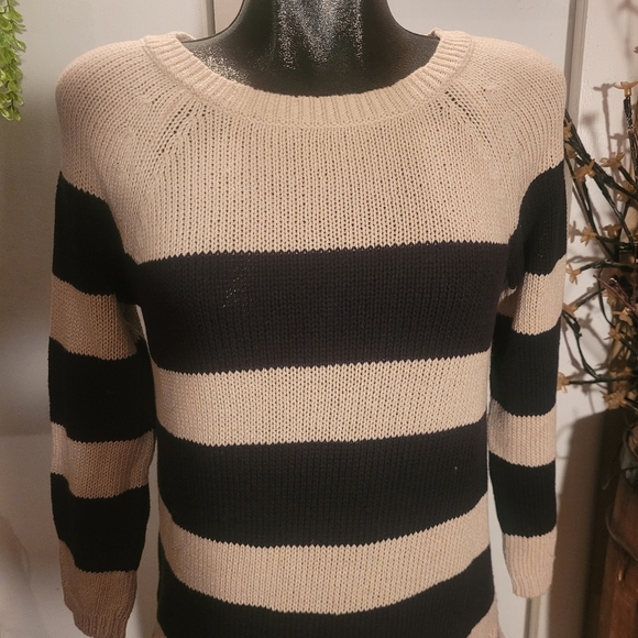 Ann Taylor Loft Cream And Black Striped Sweater M - Picture 6 of 7